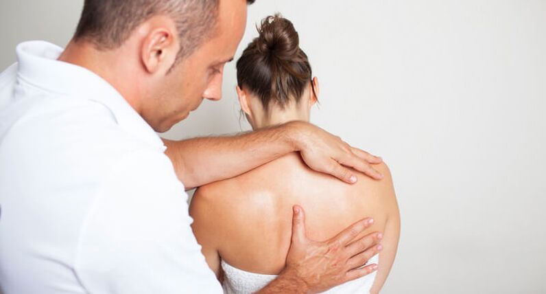 преглед и масаж на гърба от специалист